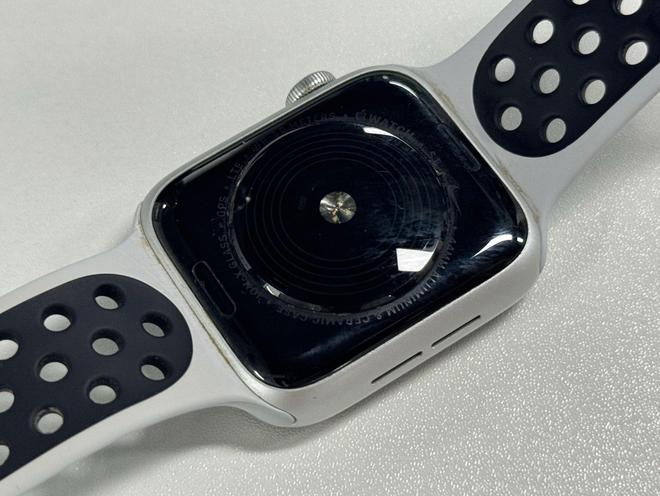 要选对材质佩戴方式也很重要智能手表导致皮肤红肿?不光(图4) 要选对材质佩戴方式也很重要智能手表导致皮肤红肿?不光(图4)